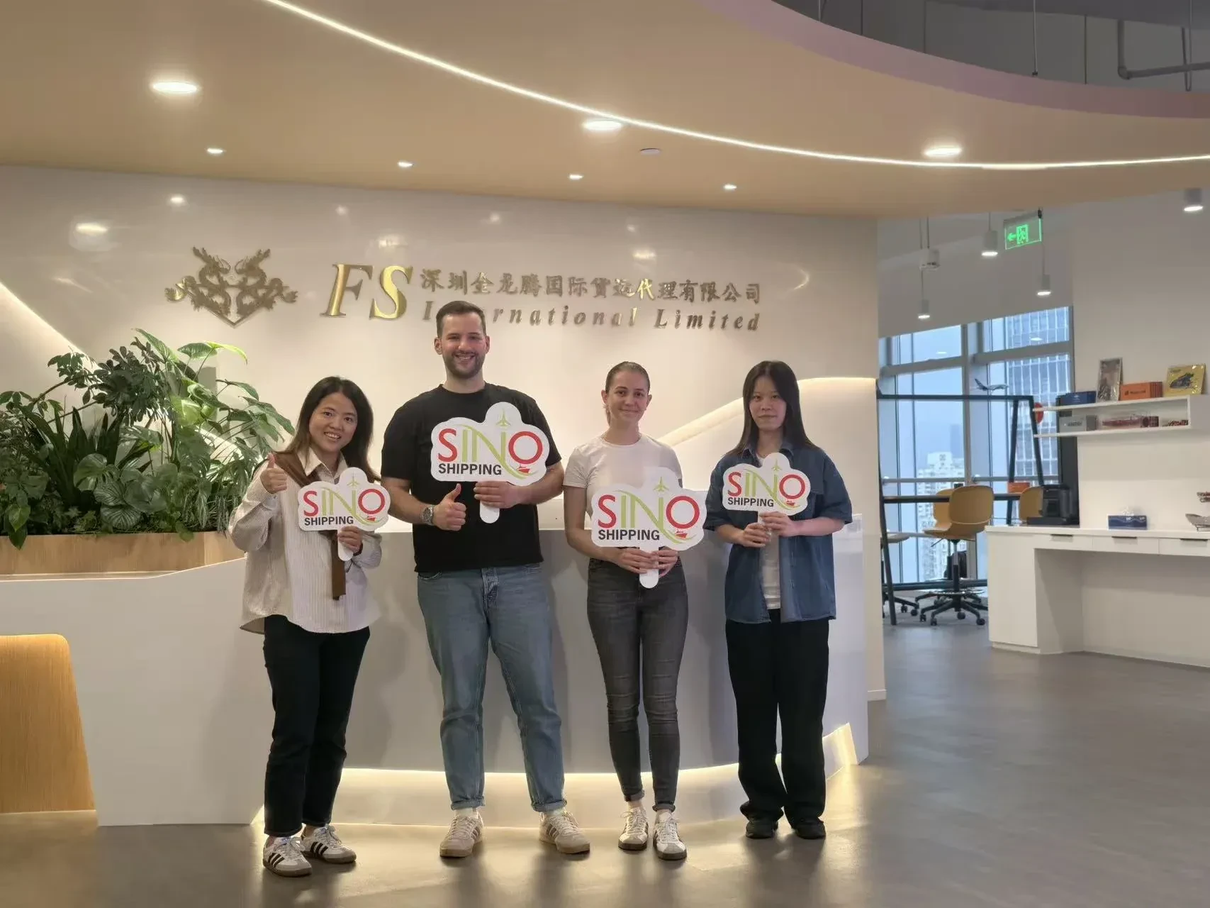 Ralf及团队在深圳办公室前台接待。