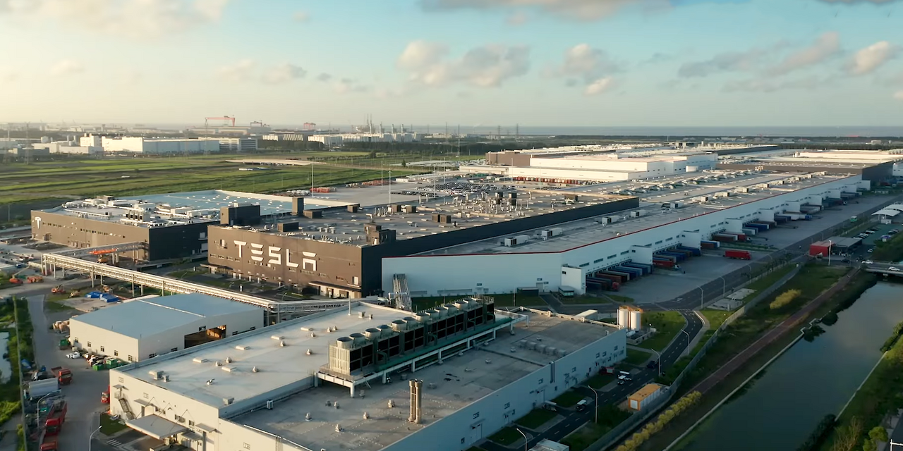 Tesla Gigafactory Shanghai set fra luften