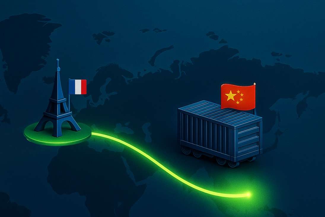 Editorial 2.5D infographic map showing the rail freight route from China to France. A neon green glowing line connects a stylized shipping container with the Chinese flag in China to the Eiffel Tower with a French flag in France, over a premium dark blue world map background with depth and soft light effects. 